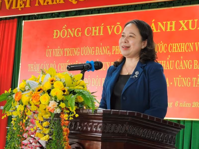 Phó Chủ tịch nước Võ Thị Ánh Xuân biểu dương thành tích của Ban Chỉ huy Biên phòng cửa khẩu cảng tỉnh Bà Rịa-Vũng Tàu.