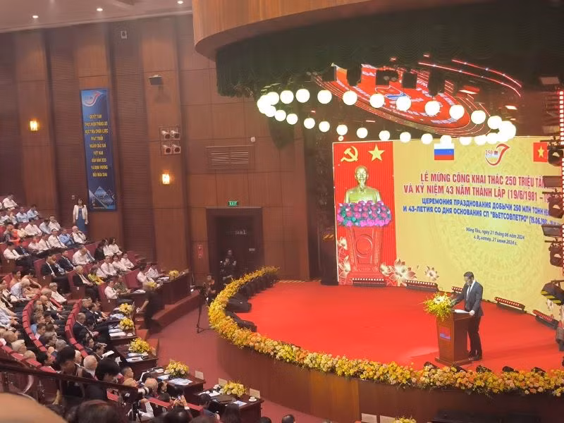 Lễ mừng công khai thác 250 triệu tấn dầu của Liên doanh Việt-Nga Vietsovpetro.