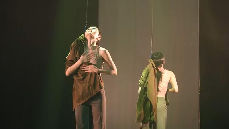 "Hoàng hôn" kể những câu chuyện phía sau những cuộc chiến. "Hoàng hôn" kể những câu chuyện phía sau những cuộc chiến.