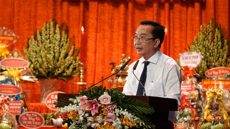 Giám đốc Sở Văn hóa và Thể thao Thành phố Hồ Chí Minh Trần Thế Thuận phát biểu tại chương trình. Giám đốc Sở Văn hóa và Thể thao Thành phố Hồ Chí Minh Trần Thế Thuận phát biểu tại chương trình.