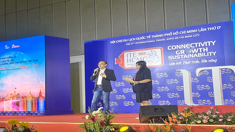 Ông Kiên Lê trao đổi về du lịch trị liệu tại sự kiện.