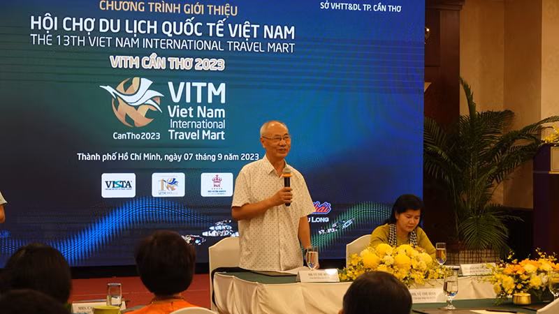 Ông Vũ Thế Bình, Chủ tịch Hiệp hội Du lịch Việt Nam thông tin về sự kiện.