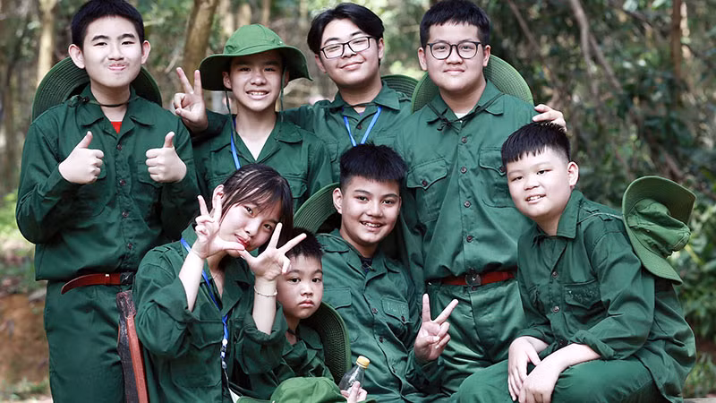 Thiếu niên, nhi đồng tại các chương trình “Học kỳ quân đội” do Trung ương Đoàn triển khai.