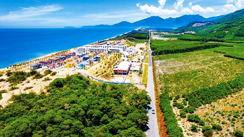 Đường kết nối ven biển mở ra cơ hội cho ngành du lịch Thừa Thiên Huế phát triển.