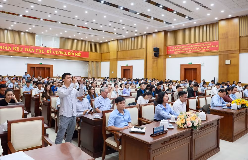 Hội nghị triển khai chương trình hỗ trợ chuyển đổi số và triển khai thí điểm khảo sát, đo lường, đánh giá hiện trạng và mức độ sẵn sàng thương mại điện tử (TMĐT) và chuyển đổi số các doanh nghiệp, hộ kinh doanh, cửa hàng bán buôn, bán lẻ trên địa bàn quận Phú Nhuận.