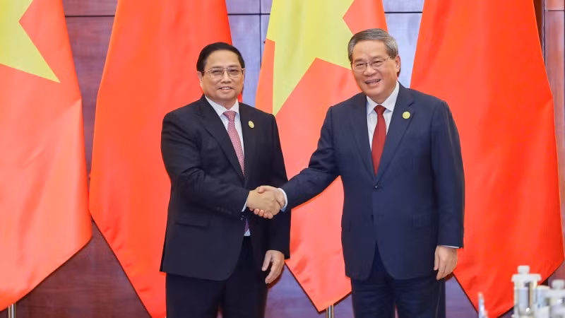Thủ tướng Phạm Minh Chính và Thủ tướng Trung Quốc Lý Cường. (Ảnh: Nhật Bắc/VGP)