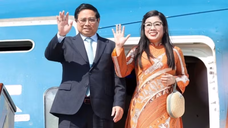 Thủ tướng Phạm Minh Chính và Phu nhân kết thúc chuyến thăm chính thức Nhà nước Qatar. (Ảnh: Dương Giang/TTXVN)