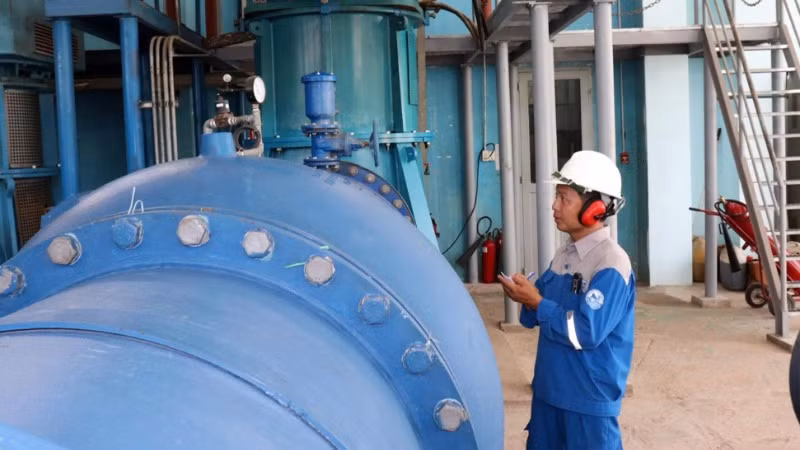 Kiểm tra hệ thống cấp nước tại Nhà máy nước Tân Hiệp.