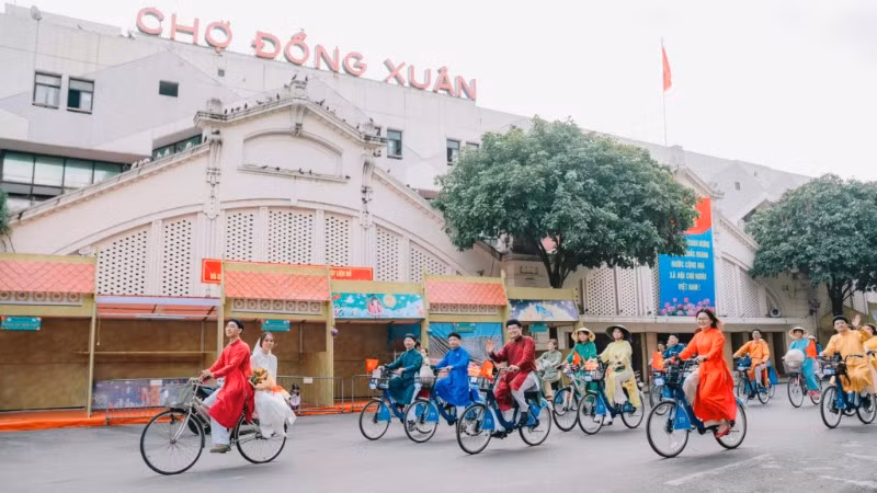 Quận Hoàn Kiếm đang ngày càng thu hút khách du lịch nhờ những nét đẹp văn hóa.