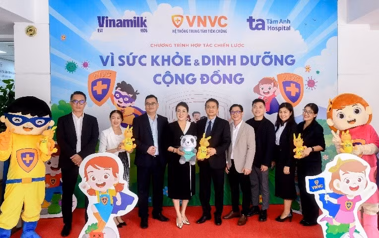 Hợp tác chiến lược kết hợp dinh dưỡng và chăm sóc y tế được Vinamilk, VNVC và Tâm Anh kì vọng sẽ mang đến nhiều lợi ích cho cộng đồng. (Ảnh: Vi Nam)