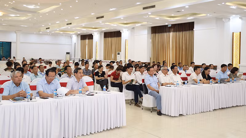 Đại biểu tham dự Diễn đàn khuyến nông @ nông nghiệp được tổ chức tại Tuyên Quang.