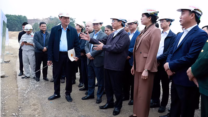 Trước đó, Phó Thủ tướng Chính phủ, Bộ trưởng Ngoại giao Bùi Thanh Sơn đã kiểm tra tình hình thực hiện dự án cao tốc Tuyên Quang-Hà Giang giai đoạn 1, đoạn qua tỉnh Tuyên Quang.