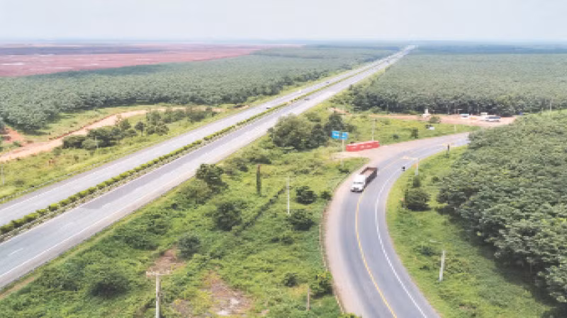 Đường cao tốc Thành phố Hồ Chí Minh-Long Thành-Dầu Giây, đoạn qua khu vực sân bay Long Thành.