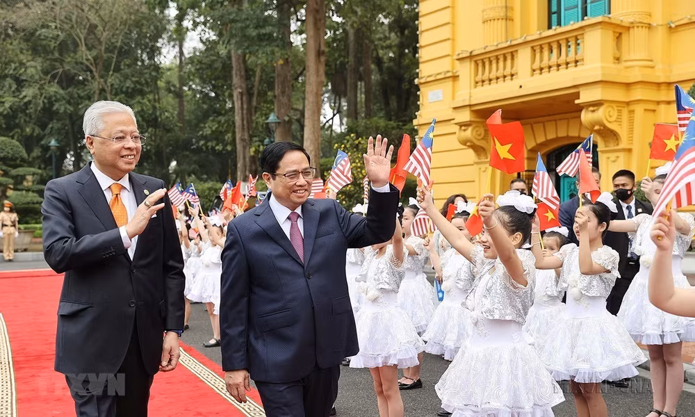 Thủ tướng Phạm Minh Chính chủ trì Lễ đón Thủ tướng Malaysia Dato’ Sri Ismail Sabri bin Yaakob thăm chính thức Việt Nam tháng 3/2022. (Ảnh: TTXVN)