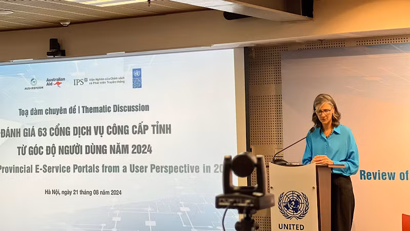 Trưởng đại diện thường trú Chương trình Phát triển Liên hợp quốc (UNDP) tại Việt Nam, bà Ramla Khalidi phát biểu tại tọa đàm.