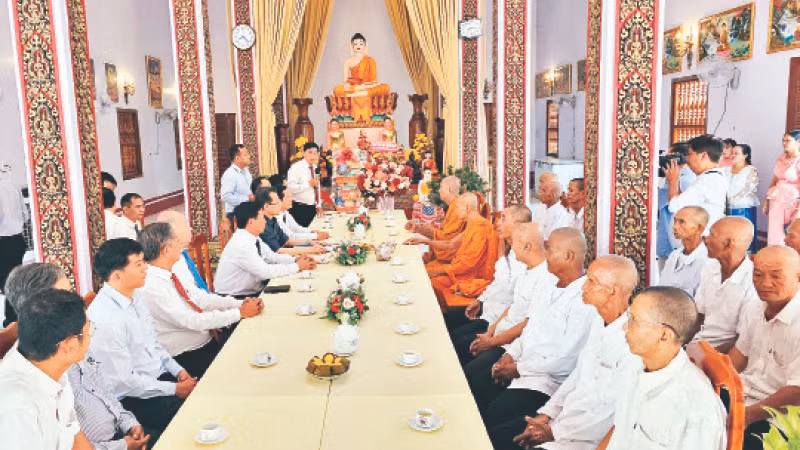 Đoàn công tác tỉnh An Giang thăm, chúc Tết các sư sãi, phật tử tại chùa Soài So Tôm Nớp ở huyện Tri Tôn. Đoàn công tác tỉnh An Giang thăm, chúc Tết các sư sãi, phật tử tại chùa Soài So Tôm Nớp ở huyện Tri Tôn.