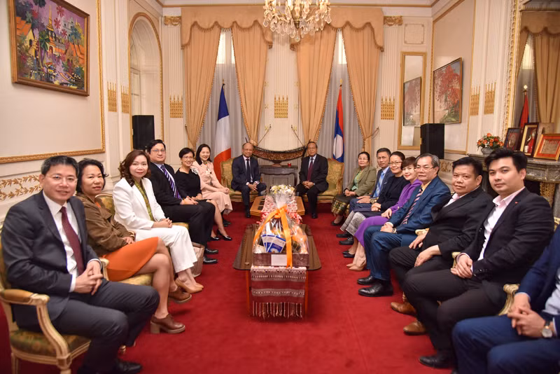 Đại sứ Lào Kham-Inh Khitchadeth cho biết, hoạt động thăm hỏi, chúc mừng lẫn nhau giữa hai Đại sứ quán Việt Nam và Lào giúp các cán bộ ngoại giao trẻ ý thức rõ trách nhiệm trong việc bảo vệ và gìn giữ mối quan hệ hữu nghị vô giá này. (Ảnh: MINH DUY) Đại sứ Lào Kham-Inh Khitchadeth cho biết, hoạt động thăm hỏi, chúc mừng lẫn nhau giữa hai Đại sứ quán Việt Nam và Lào giúp các cán bộ ngoại giao trẻ ý thức rõ trách nhiệm trong việc bảo vệ và gìn giữ mối quan hệ hữu nghị vô giá này. (Ảnh: MINH DUY)