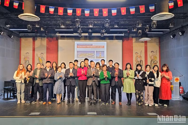 Đại sứ quán và Trung tâm Văn hóa Việt Nam tại Pháp luôn đồng hành cùng những hoạt động ý nghĩa hướng về quê hương của Hội Thanh niên Sinh viên Việt Nam tại Pháp. (Ảnh: MINH DUY)