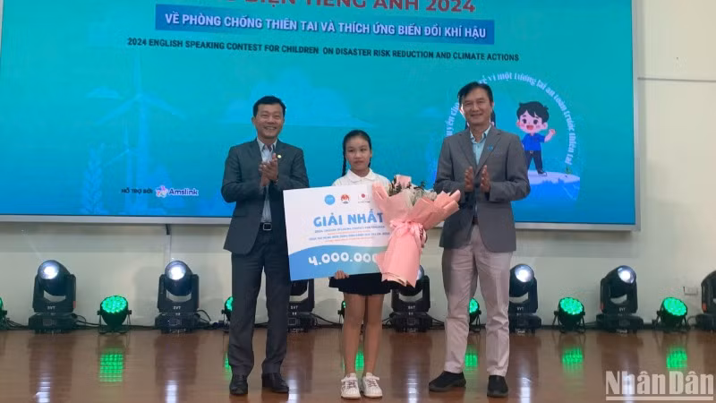 Thí sinh Đinh Gia Hân đến từ tỉnh Thái Bình, đạt giải Nhất Cuộc thi “Hùng biện tiếng Anh cho trẻ em về phòng, chống thiên tai và thích ứng biến đổi khí hậu 2024”.