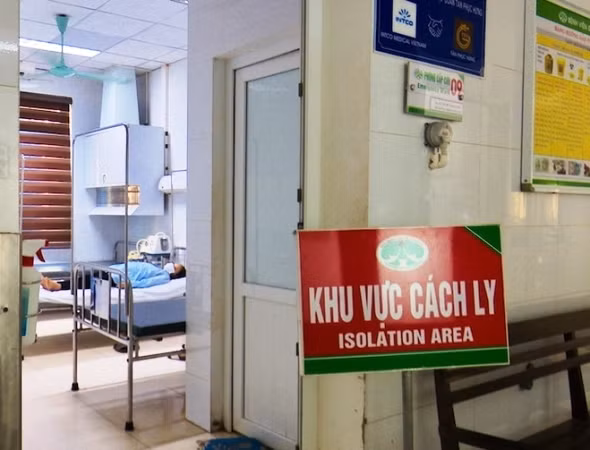 Bệnh nhân được điều trị cách ly tại Khoa Bệnh nhiệt đới. Bệnh nhân được điều trị cách ly tại Khoa Bệnh nhiệt đới.