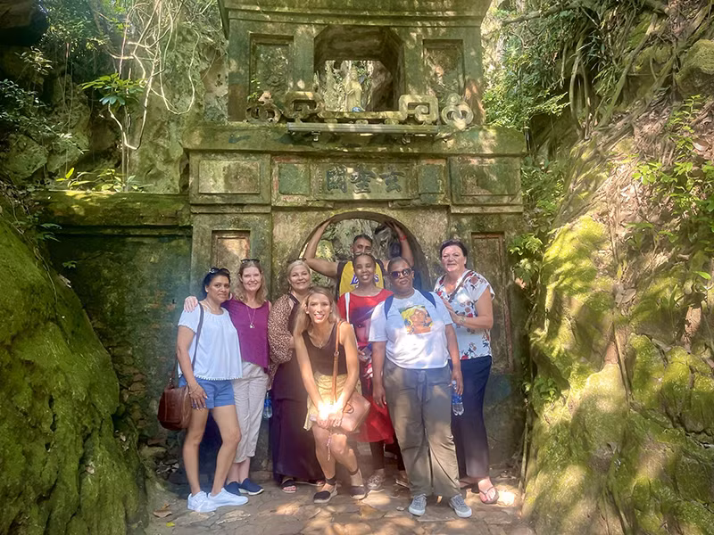 Du khách quốc tế tham quan danh thắng Ngũ Hành Sơn, thành phố Đà Nẵng. (Ảnh NGUYỄN DINH) Du khách quốc tế tham quan danh thắng Ngũ Hành Sơn, thành phố Đà Nẵng. (Ảnh NGUYỄN DINH)