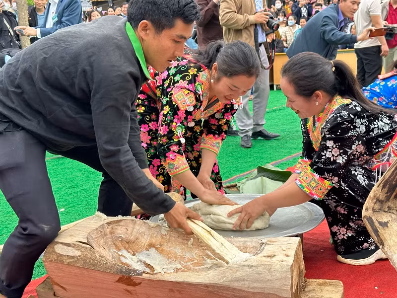 Hầu hết vận động viên thi giã bánh giầy đều là đồng bào dân tộc H'Mông ở các xã trong huyện Mường Ảng.
