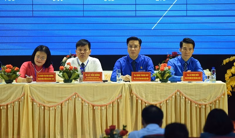 Đoàn Chủ tịch chủ trì hội thảo quốc gia với chủ đề “Thanh niên Việt Nam phát huy truyền thống 70 năm chiến thắng Điện Biên Phủ xây dựng và bảo vệ Tổ quốc”.