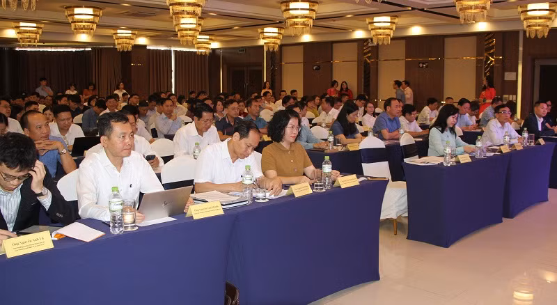 Đại biểu dự hội nghị liên kết phát triển thương mại điện tử tại Điện Biên và các tỉnh Tây Bắc.