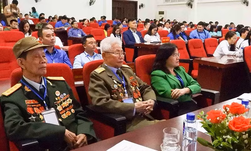 Hội thảo thu hút sự quan tâm theo dõi của chiến sĩ Điện Biên và đông đảo đoàn viên thanh niên tỉnh Điện Biên.