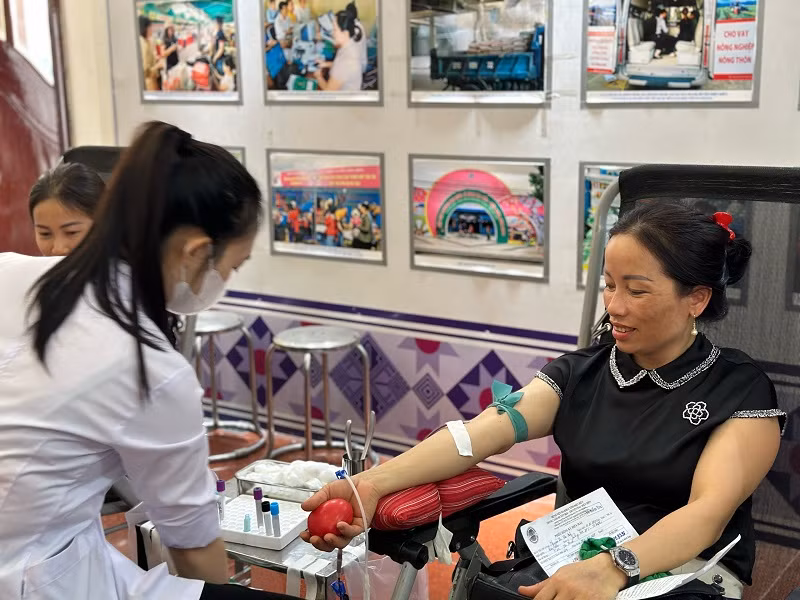 Cán bộ, nhân dân Điện Biên tình nguyện hiến máu hưởng ứng Tháng Nhân đạo năm 2024. Cán bộ, nhân dân Điện Biên tình nguyện hiến máu hưởng ứng Tháng Nhân đạo năm 2024.