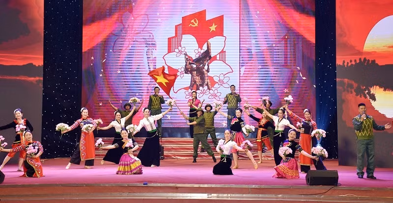 Chương trình văn nghệ chào mừng lễ khai mạc Liên hoan cán bộ thư viện toàn quốc tuyên truyền văn hóa đọc và giới thiệu sách tại Điện Biên. Chương trình văn nghệ chào mừng lễ khai mạc Liên hoan cán bộ thư viện toàn quốc tuyên truyền văn hóa đọc và giới thiệu sách tại Điện Biên.