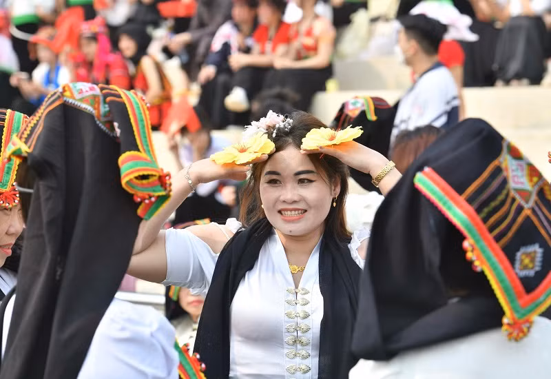 Cô gái Thái trong hội xòe. Cô gái Thái trong hội xòe.