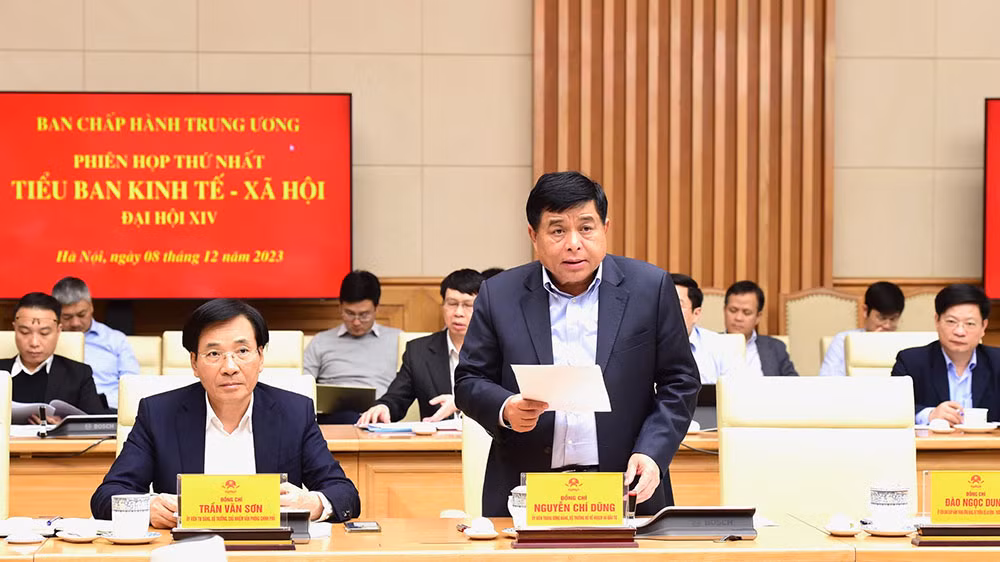 Bộ trưởng Kế hoạch và Đầu tư Nguyễn Chí Dũng báo cáo tại Phiên họp. Bộ trưởng Kế hoạch và Đầu tư Nguyễn Chí Dũng báo cáo tại Phiên họp.