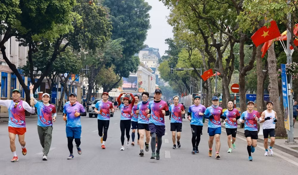 Cùng nhau chạy sáng đầu năm là sở thích của nhiều người.