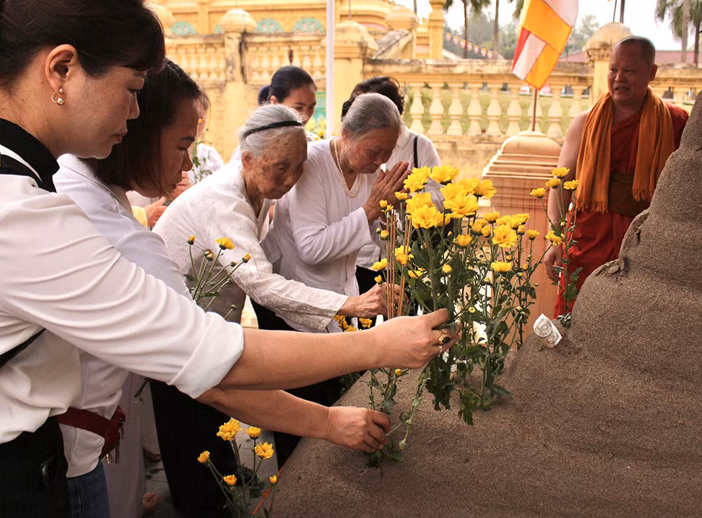 Nghi thức đắp núi cát. Nghi thức đắp núi cát.