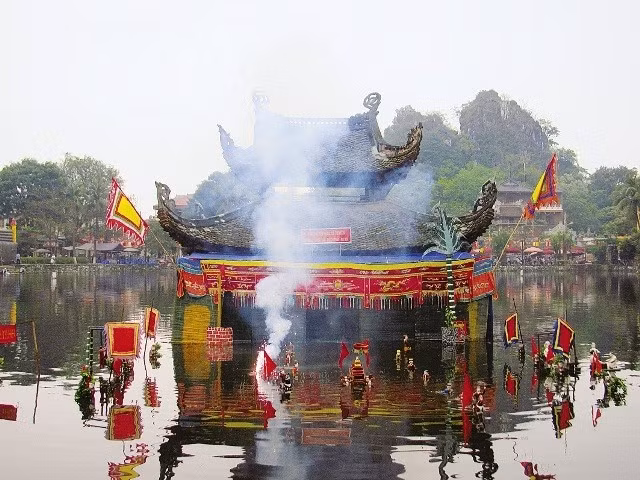 Thủy đình chùa Thầy. Thủy đình chùa Thầy.