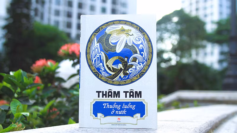 Cuốn “Thuồng luồng ở nước”. Cuốn “Thuồng luồng ở nước”.