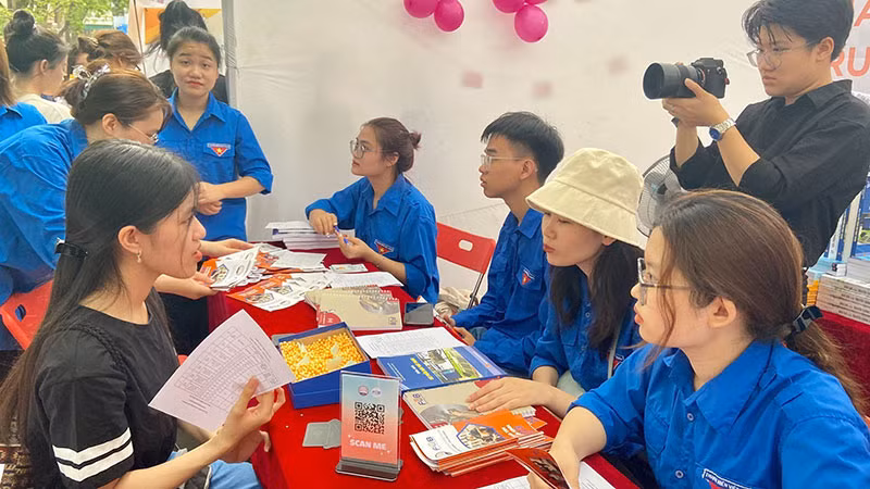 Nhiếp ảnh là một trong những ngành nghề nhận được nhiều sự quan tâm trong các ngày hội tư vấn tuyển sinh ở nước ta. (Ảnh: NGỌC KHÁNH) Nhiếp ảnh là một trong những ngành nghề nhận được nhiều sự quan tâm trong các ngày hội tư vấn tuyển sinh ở nước ta. (Ảnh: NGỌC KHÁNH)