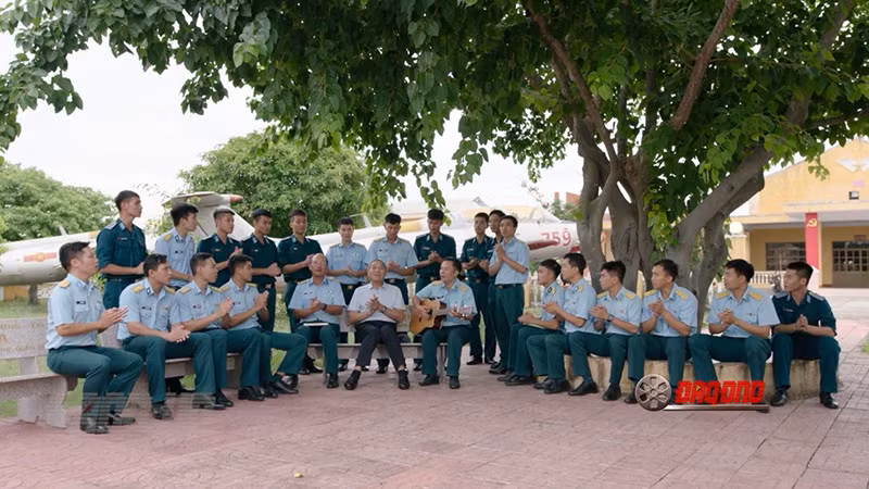 Cảnh trong phim "Khát vọng thiên thanh", bộ phim được chiếu trong khuôn khổ Tuần phim. Cảnh trong phim "Khát vọng thiên thanh", bộ phim được chiếu trong khuôn khổ Tuần phim.