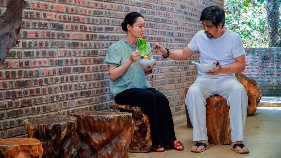 Nghệ sĩ Quách Thu Phương và NSƯT Hồ Phong trong phim. Nghệ sĩ Quách Thu Phương và NSƯT Hồ Phong trong phim.
