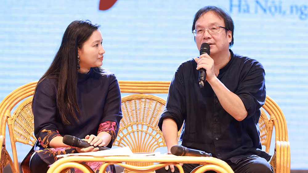 Nhà thơ Nguyễn Tiến Thanh và nhà thơ Lữ Mai.