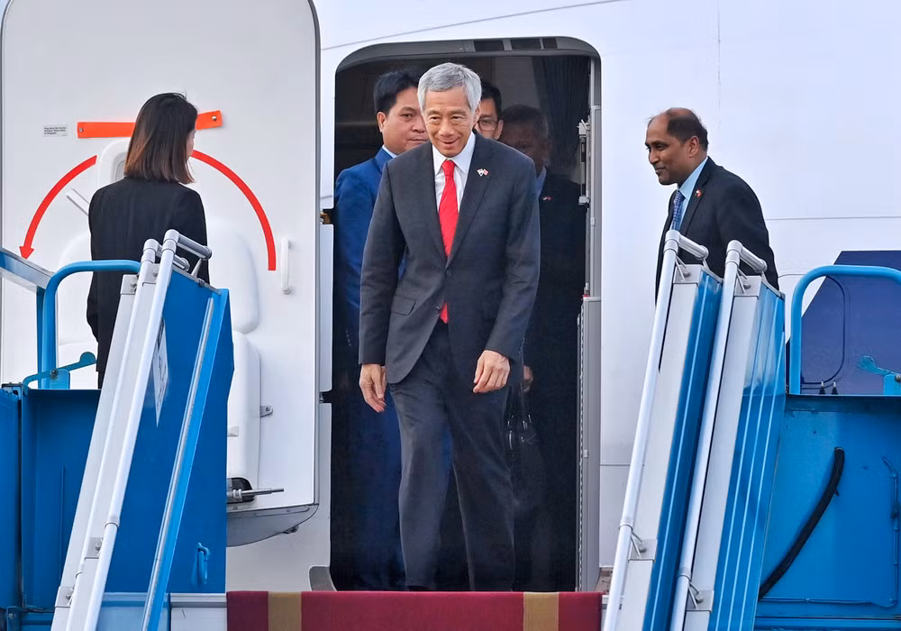 Chuyến thăm của Thủ tướng Lý Hiển Long nằm trong một loạt sự kiện mà hai bên tổ chức nhân kỷ niệm 50 năm thiết lập quan hệ ngoại giao và 10 năm quan hệ đối tác chiến lược giữa Việt Nam và Singapore. Chuyến thăm của Thủ tướng Lý Hiển Long nằm trong một loạt sự kiện mà hai bên tổ chức nhân kỷ niệm 50 năm thiết lập quan hệ ngoại giao và 10 năm quan hệ đối tác chiến lược giữa Việt Nam và Singapore.