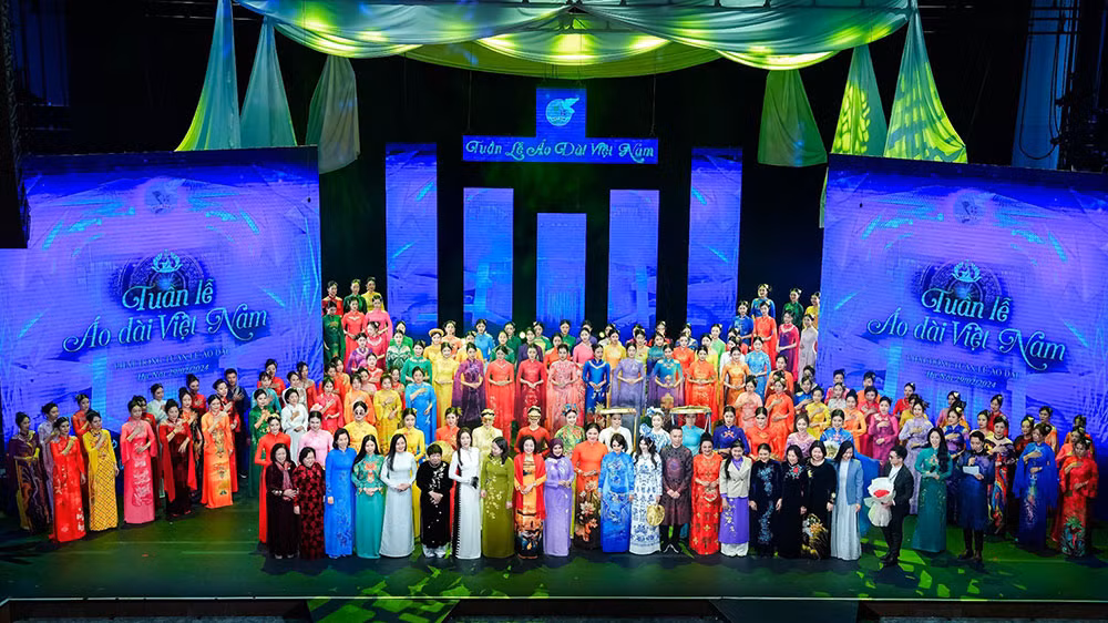 57 học viên đại diện cho gần 10 nghìn hội viên phụ nữ tại chương trình “Hương sắc Việt Nam”.