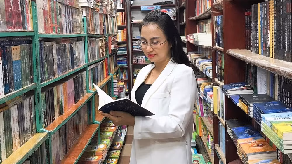 Tác giả Thiên Kim. Tác giả Thiên Kim.