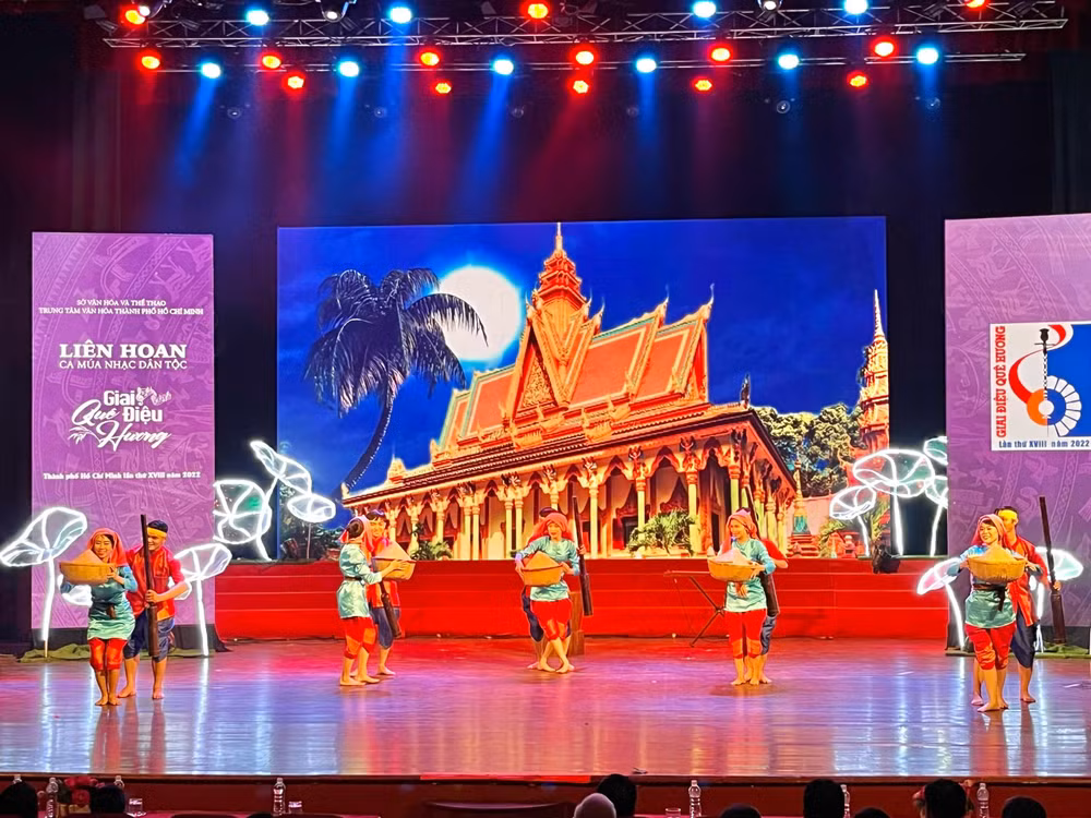 Một tiết mục tham dự liên hoan của đơn vị quận Gò Vấp. Một tiết mục tham dự liên hoan của đơn vị quận Gò Vấp.
