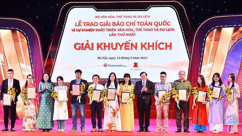 Có 50 giải khuyến khích ở 5 loại hình báo chí.