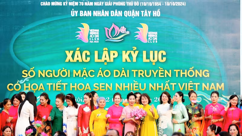 Xác lập kỷ lục là một cách để thành viên các Câu lạc bộ Di sản Áo dài Việt Nam thể hiện tinh thần đoàn kết, niềm tự hào về di sản dân tộc và tạo hiệu ứng truyền thông mạnh mẽ tới mọi người. Xác lập kỷ lục là một cách để thành viên các Câu lạc bộ Di sản Áo dài Việt Nam thể hiện tinh thần đoàn kết, niềm tự hào về di sản dân tộc và tạo hiệu ứng truyền thông mạnh mẽ tới mọi người.