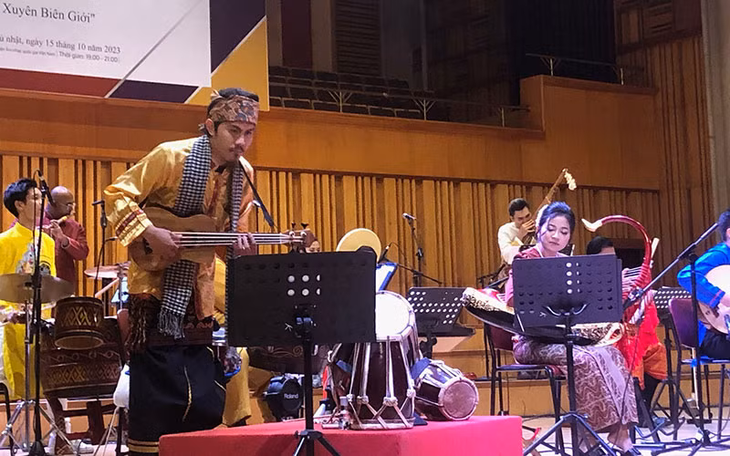 Màn trình diễn của nghệ sĩ ASEAN. Màn trình diễn của nghệ sĩ ASEAN.