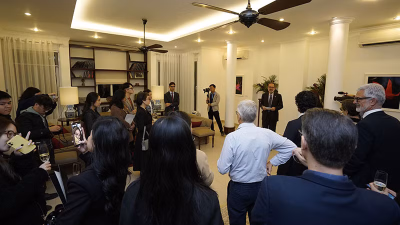 Đại sứ Italia tại Việt Nam Marco della Seta giới thiệu về ẩm thực Ý. (Ảnh: Ban tổ chức)