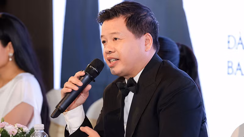 NSƯT Đăng Dương chia sẻ về show diễn của mình. NSƯT Đăng Dương chia sẻ về show diễn của mình.